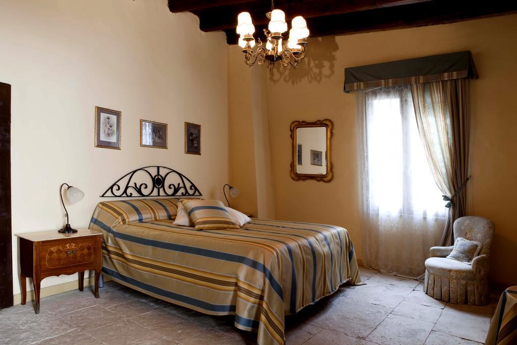 مبيت وإفطار بيتونتو Palazzo Antica Via Appia الغرفة الصورة