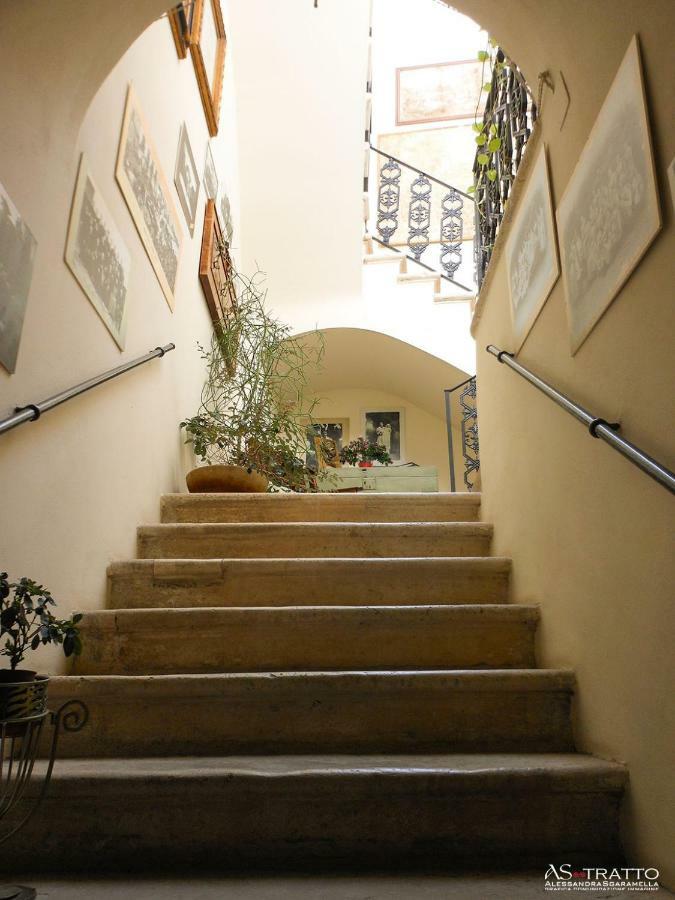 مبيت وإفطار بيتونتو Palazzo Antica Via Appia المظهر الخارجي الصورة